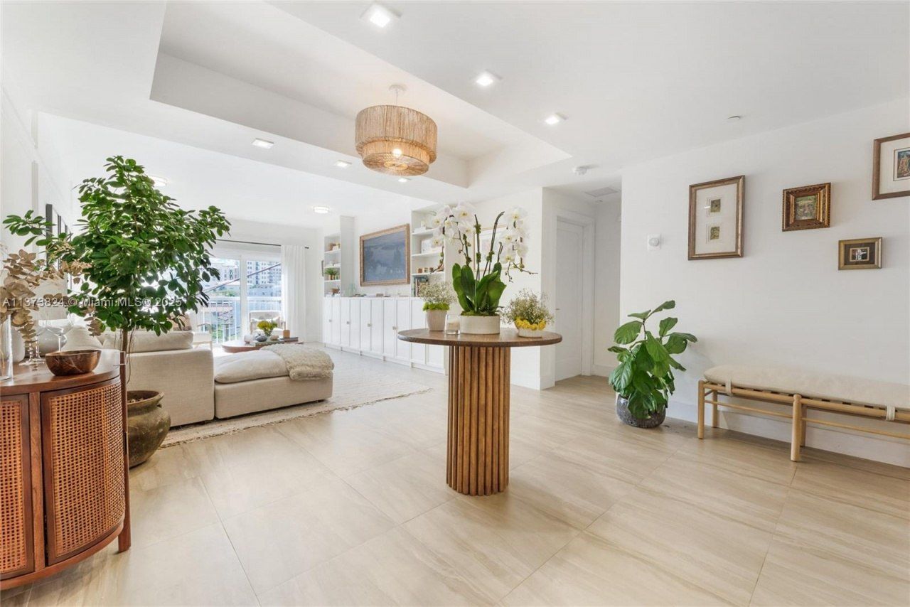 120 Salamanca Ave, Unit 3B, Coral Gables, FL 33134 Photo