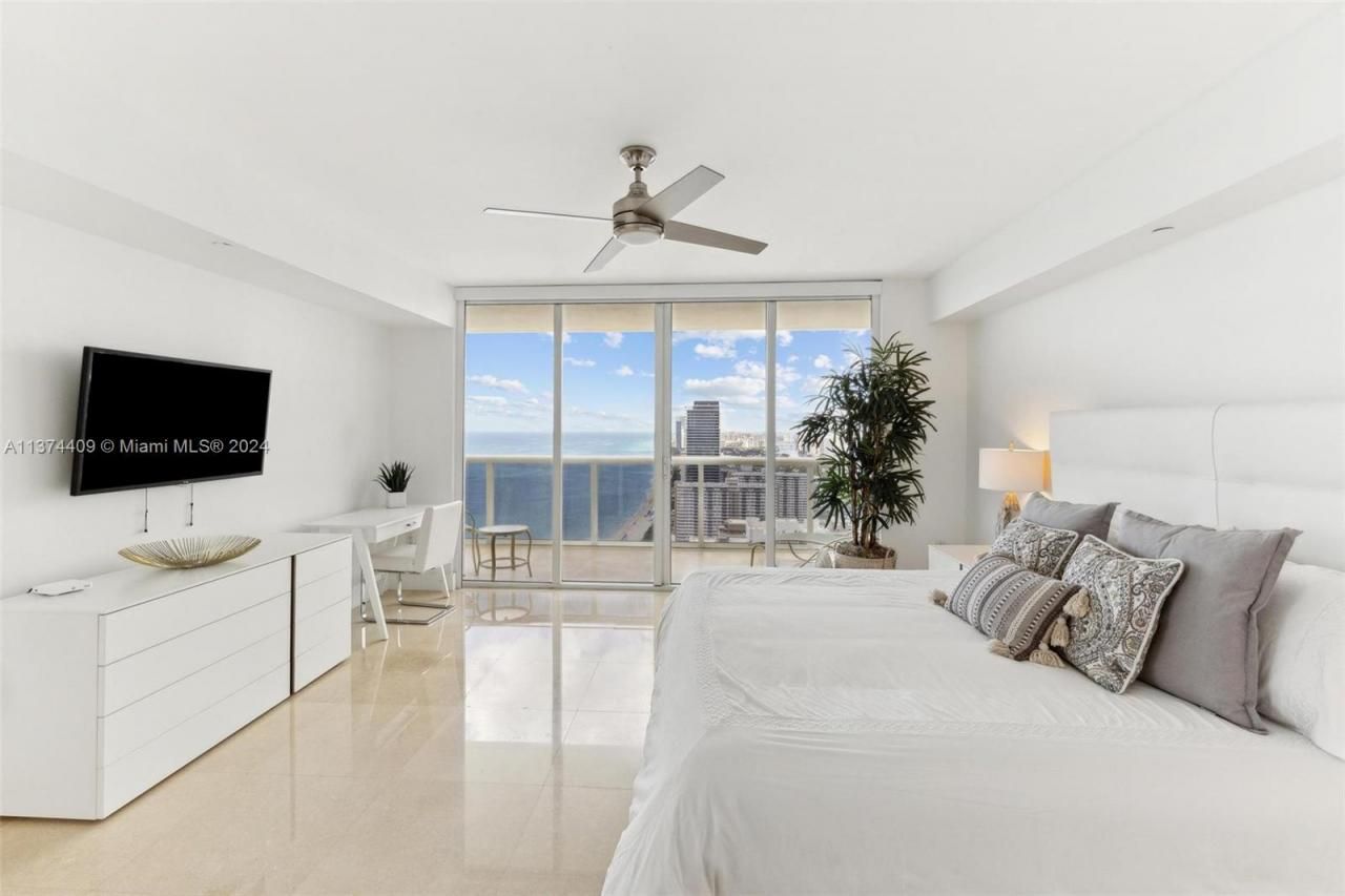 1830 S Ocean Dr, Unit 4002, Hallandale Beach, FL 33009 Photo