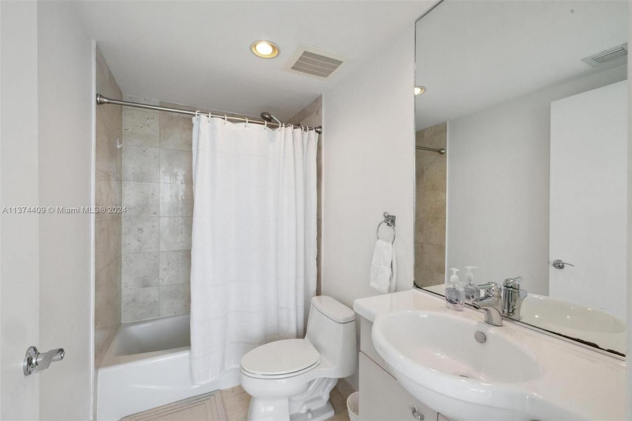 1830 S Ocean Dr, Unit 4002, Hallandale Beach, FL 33009 Photo