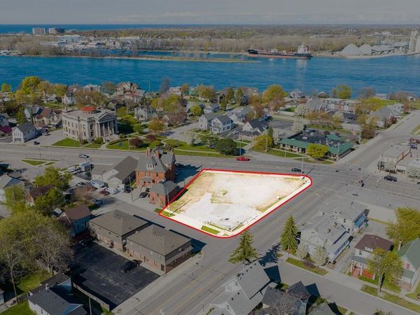 805 PINE GROVE Avenue, Port Huron, MI 48060