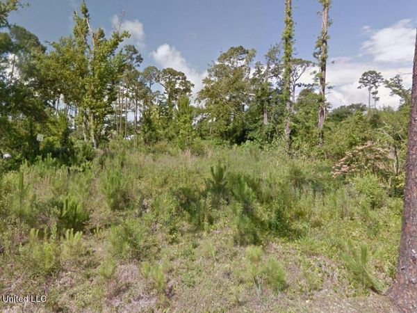 221 Poindexter Drive, Pass Christian, MS 39571