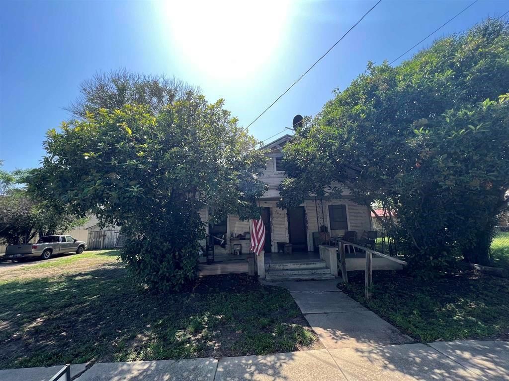 606 S Chestnut St, Lampasas, TX 76550 Main Photo