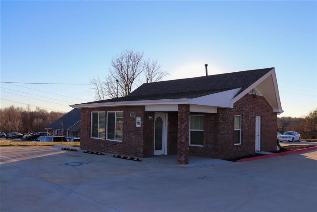 2172 N Thompson Street, Springdale, AR 72764 Main Photo