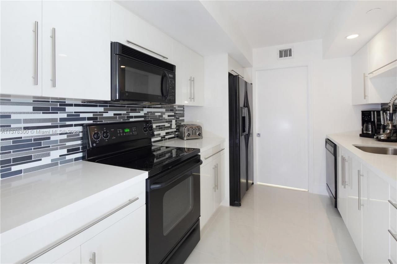 6917 Collins Ave, Unit 820, Miami Beach, FL 33140 Photo