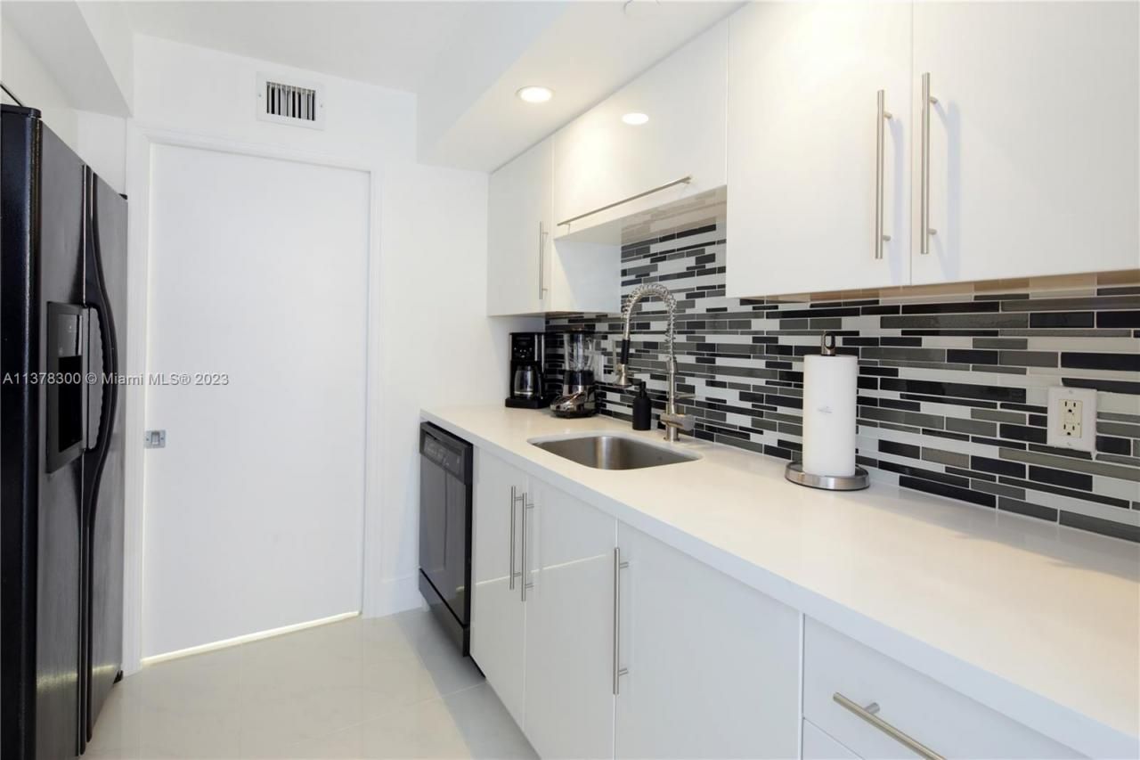 6917 Collins Ave, Unit 820, Miami Beach, FL 33140 Photo