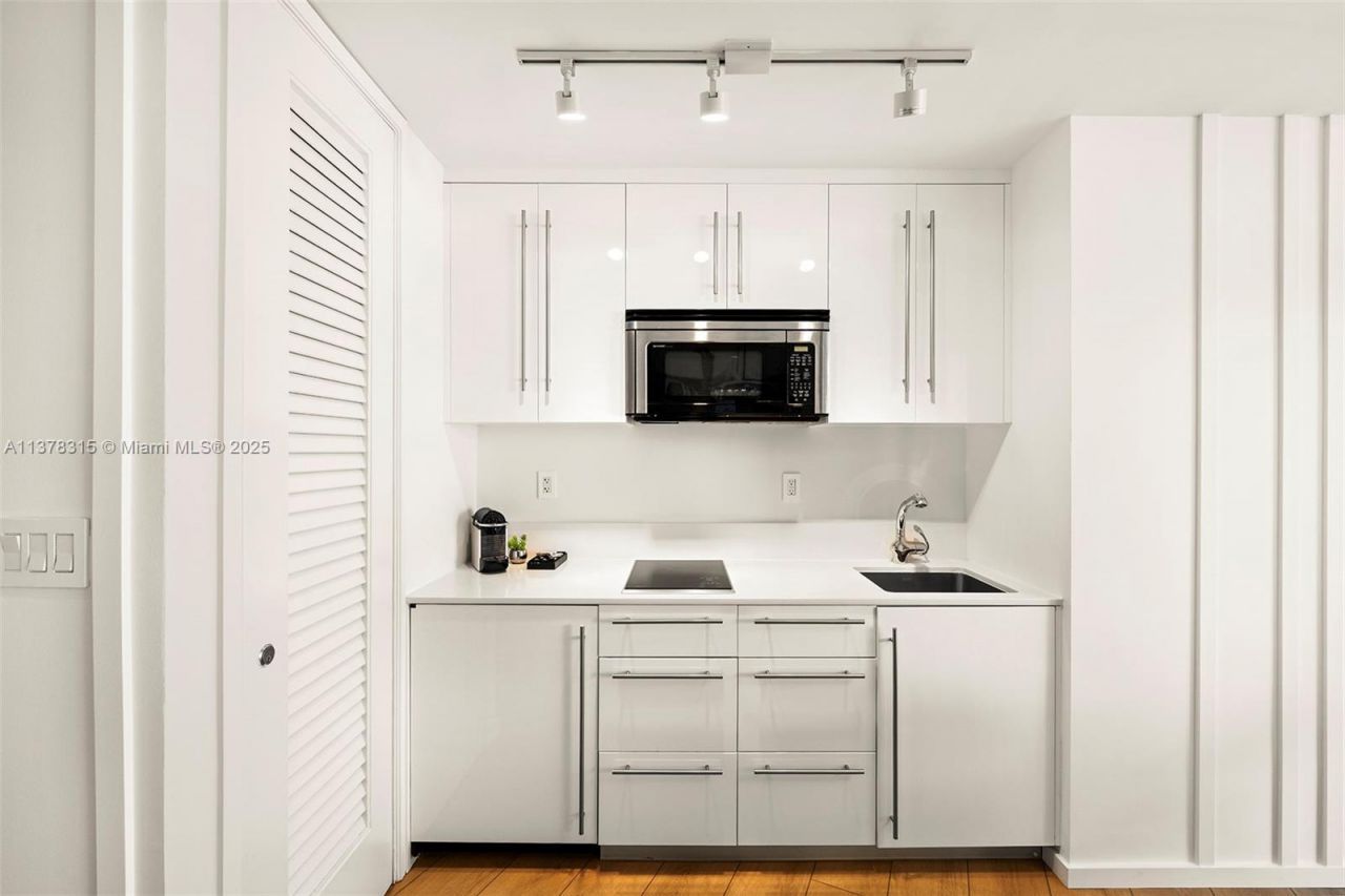 2201 Collins Ave, Unit 811, Miami Beach, FL 33139 Photo