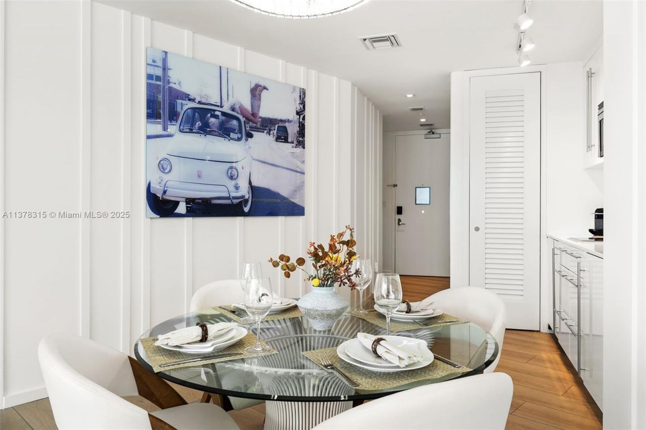 2201 Collins Ave, Unit 811, Miami Beach, FL 33139 Photo