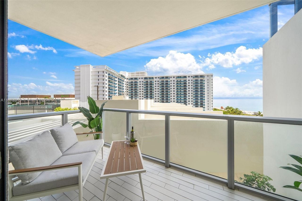 2201 Collins Ave, Unit 811, Miami Beach, FL 33139 Photo