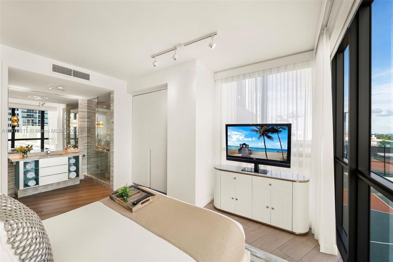 2201 Collins Ave, Unit 811, Miami Beach, FL 33139 Photo