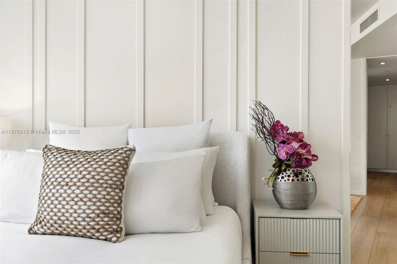 2201 Collins Ave, Unit 811, Miami Beach, FL 33139 Photo