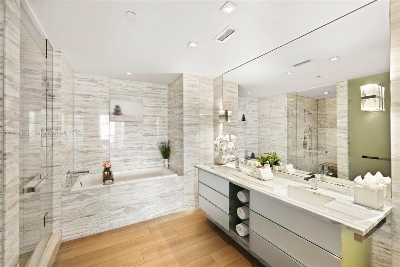 2201 Collins Ave, Unit 811, Miami Beach, FL 33139 Photo