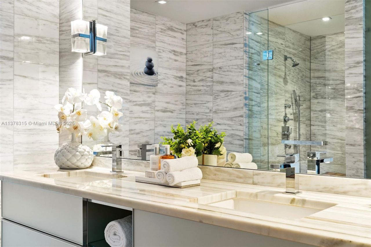 2201 Collins Ave, Unit 811, Miami Beach, FL 33139 Photo