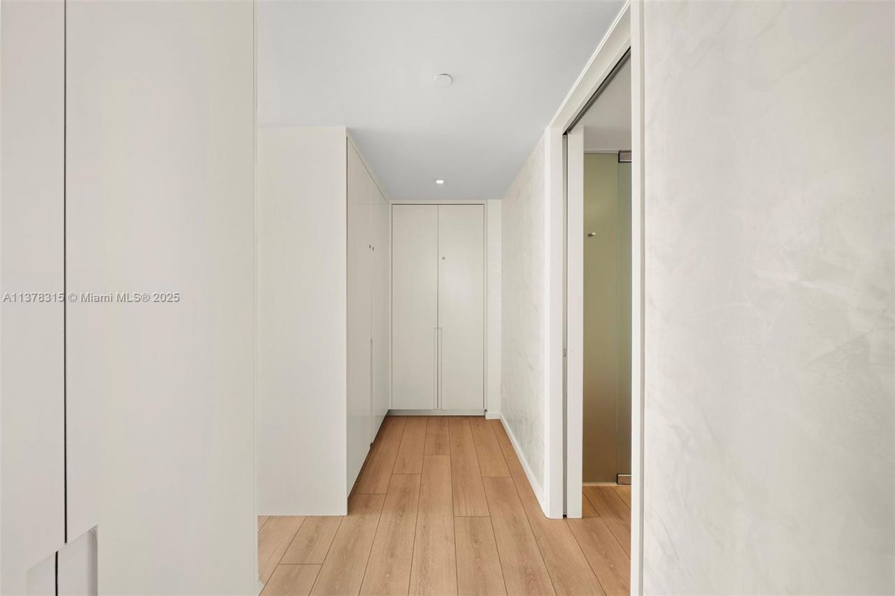 2201 Collins Ave, Unit 811, Miami Beach, FL 33139 Photo