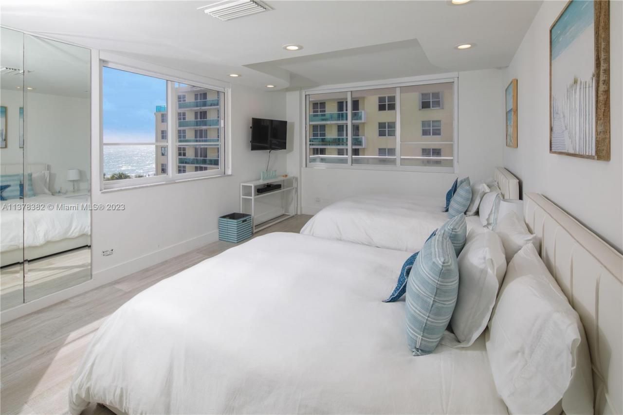 5005 Collins Ave, Unit 610, Miami Beach, FL 33140 Photo