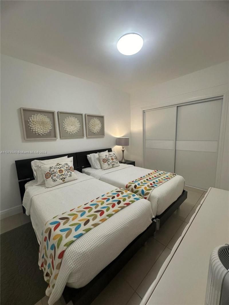 1830 S Ocean Dr, Unit 2010, Hallandale Beach, FL 33009 Photo