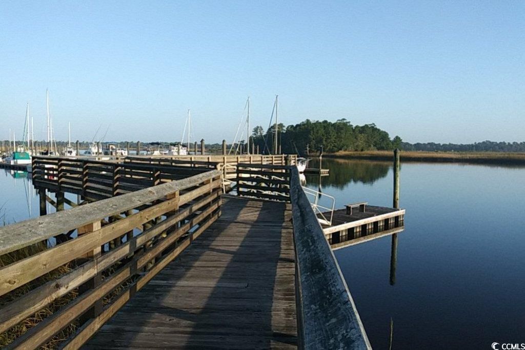 Boat Slip 97 Friendfield Marina Photo 6