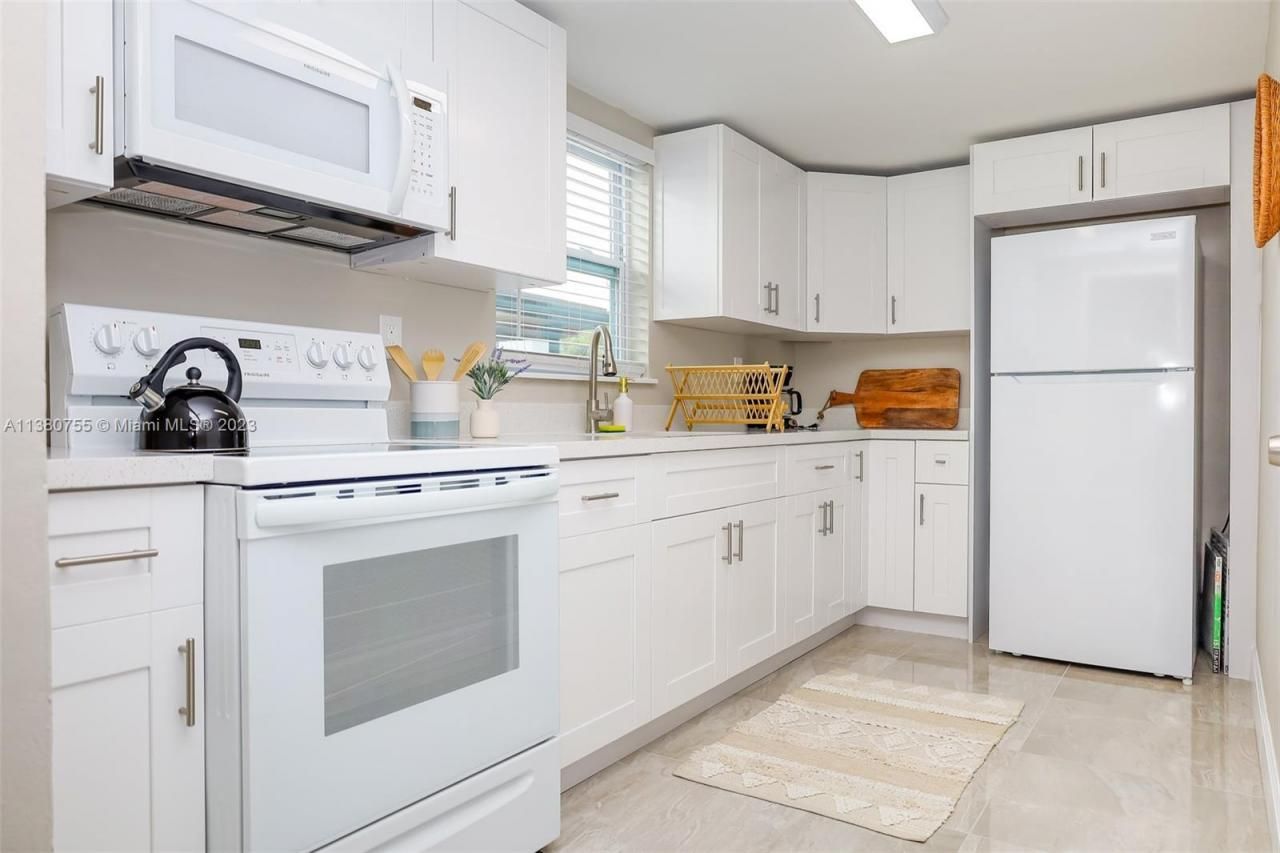 2761 SW 33rd Ave, Unit 1, Miami, FL 33133 Photo