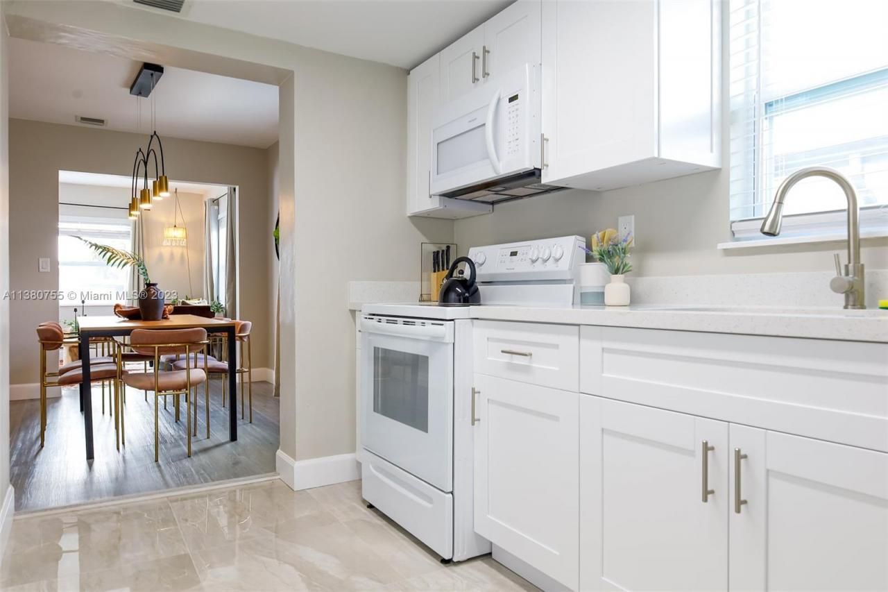 2761 SW 33rd Ave, Unit 1, Miami, FL 33133 Photo