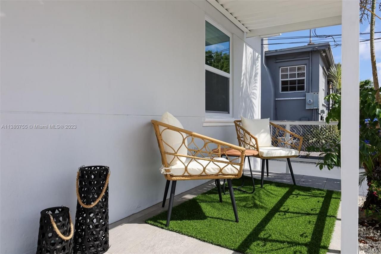 2761 SW 33rd Ave, Unit 1, Miami, FL 33133 Photo