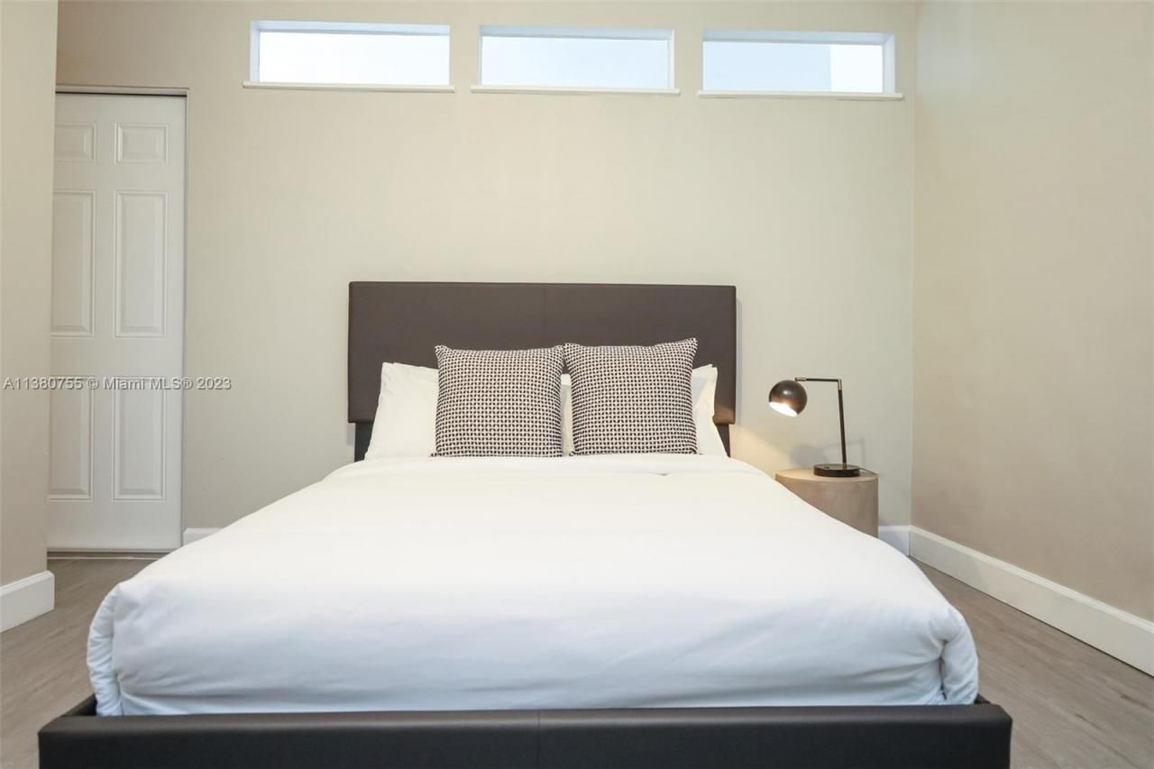 2761 SW 33rd Ave, Unit 1, Miami, FL 33133 Photo