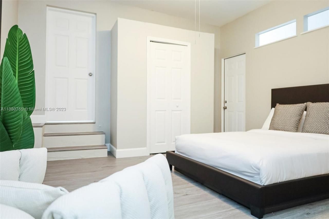 2761 SW 33rd Ave, Unit 1, Miami, FL 33133 Photo