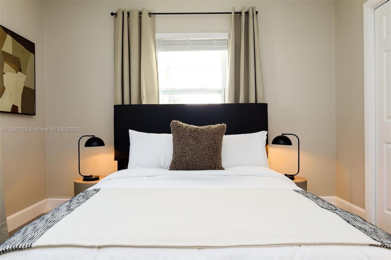 2761 SW 33rd Ave, Unit 1, Miami, FL 33133 Photo