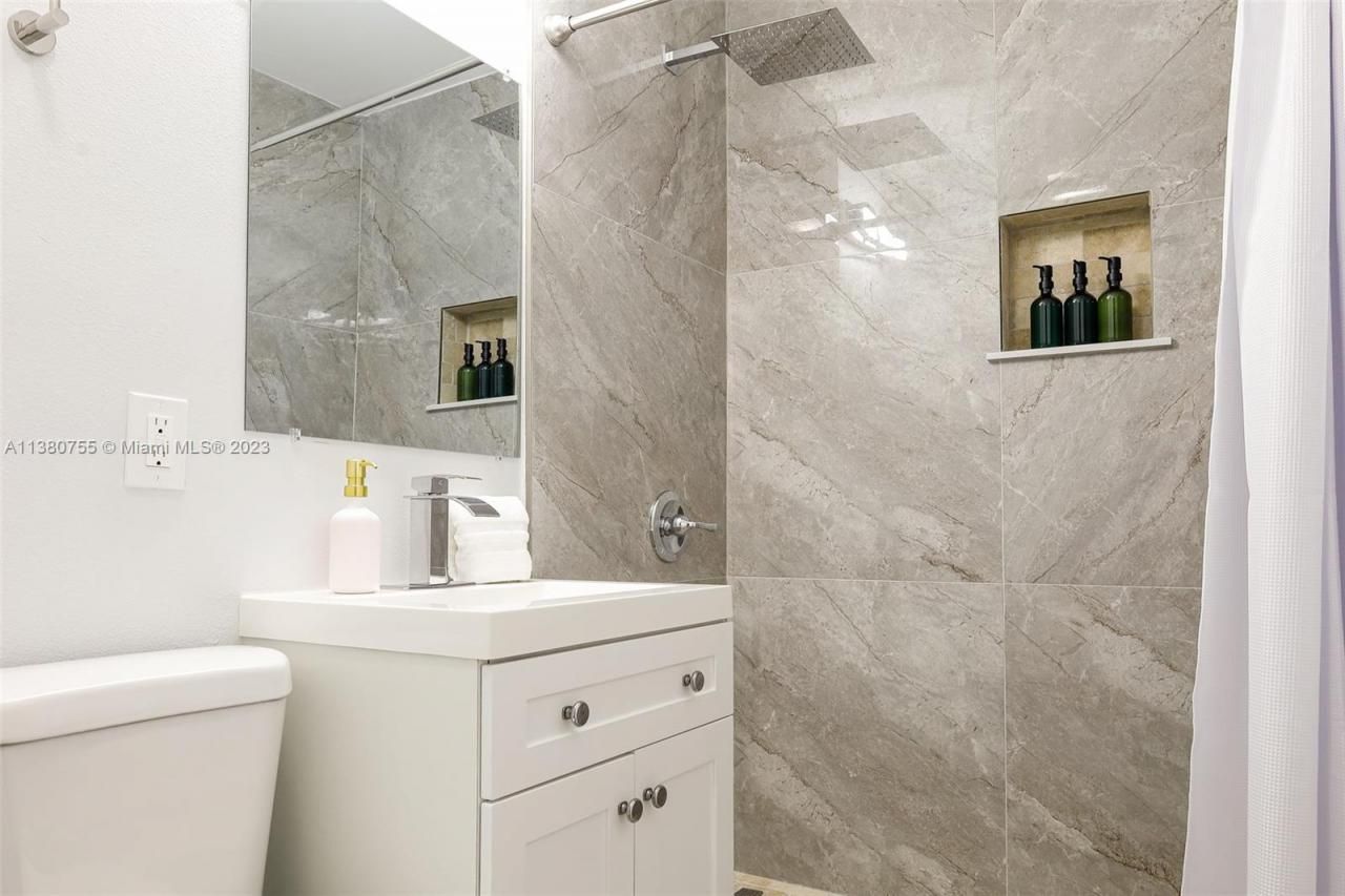 2761 SW 33rd Ave, Unit 1, Miami, FL 33133 Photo