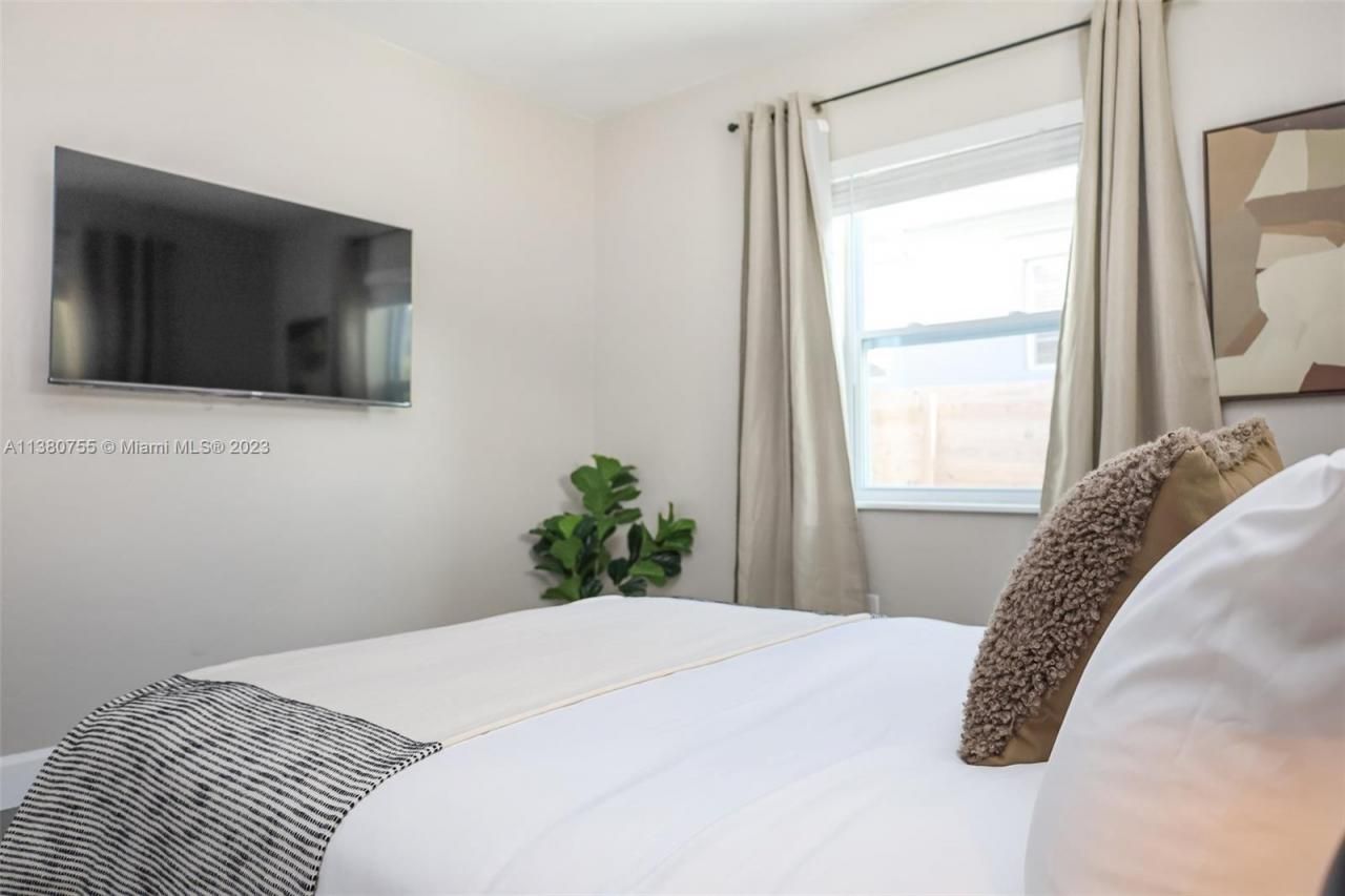 2761 SW 33rd Ave, Unit 1, Miami, FL 33133 Photo