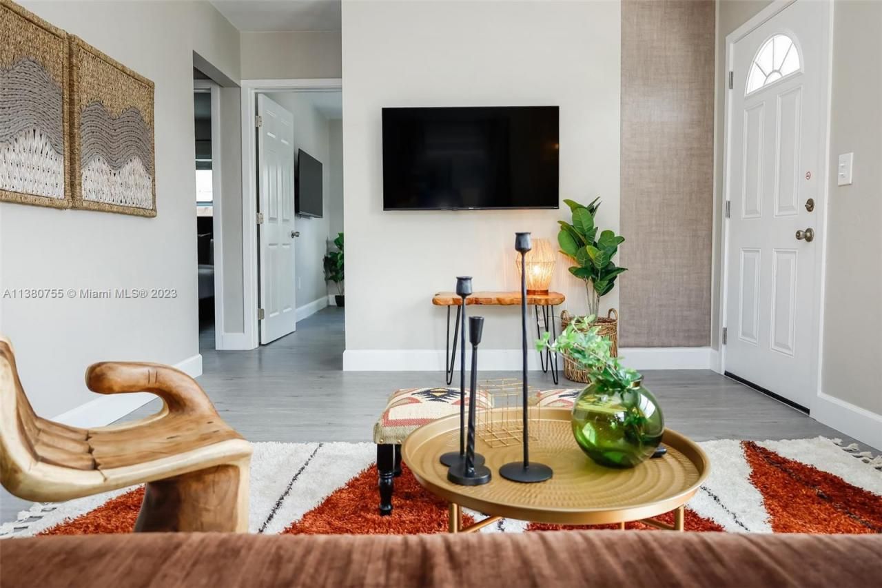 2761 SW 33rd Ave, Unit 1, Miami, FL 33133 Photo