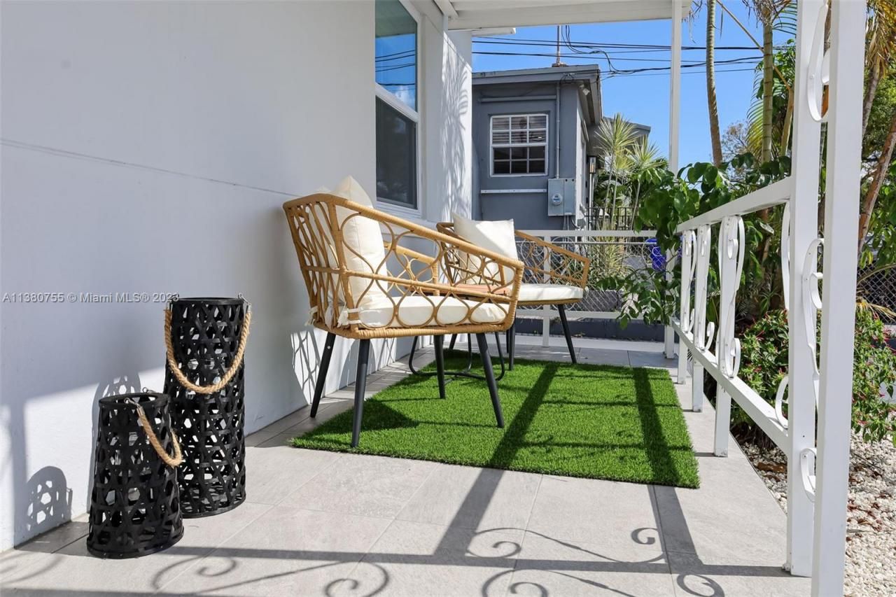 2761 SW 33rd Ave, Unit 1, Miami, FL 33133 Photo