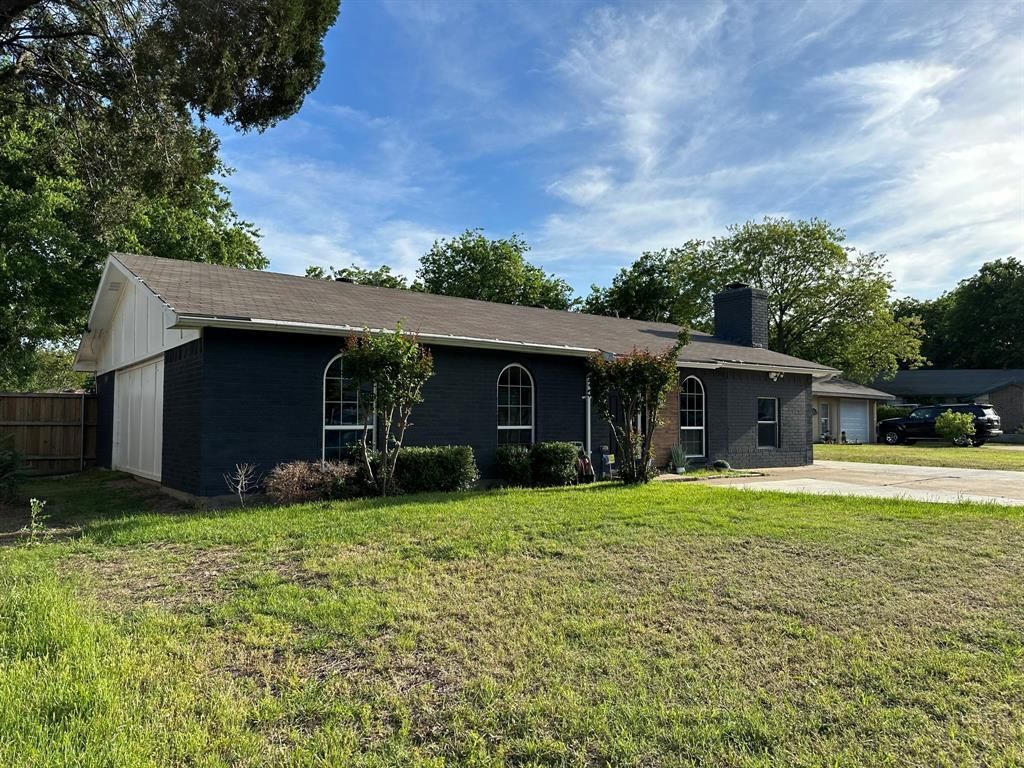 1013 Las Flores Court, Grand Prairie, TX 75052 Main Photo