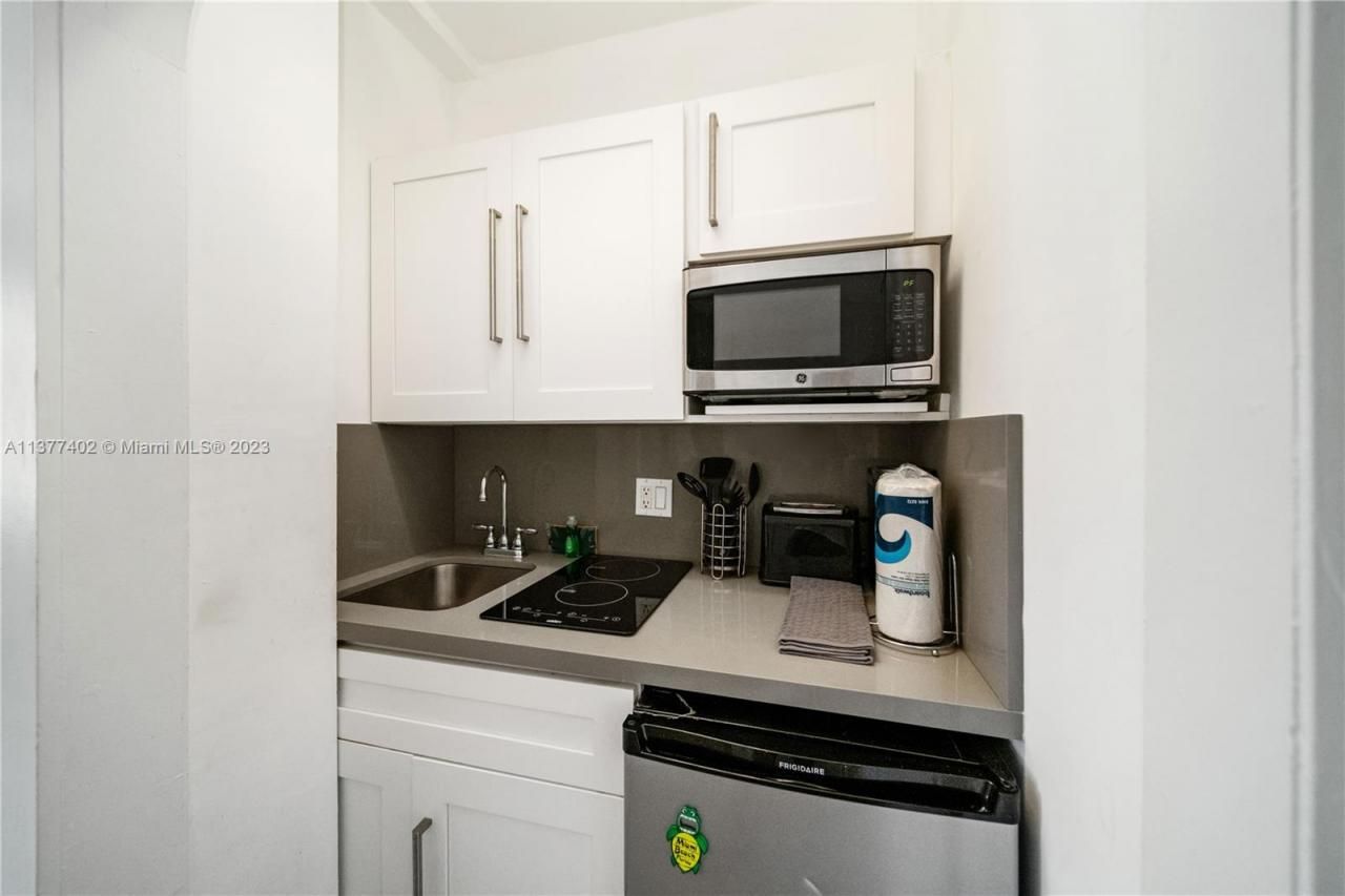 7300 Ocean Ter, Unit 110, Miami Beach, FL 33141 Photo