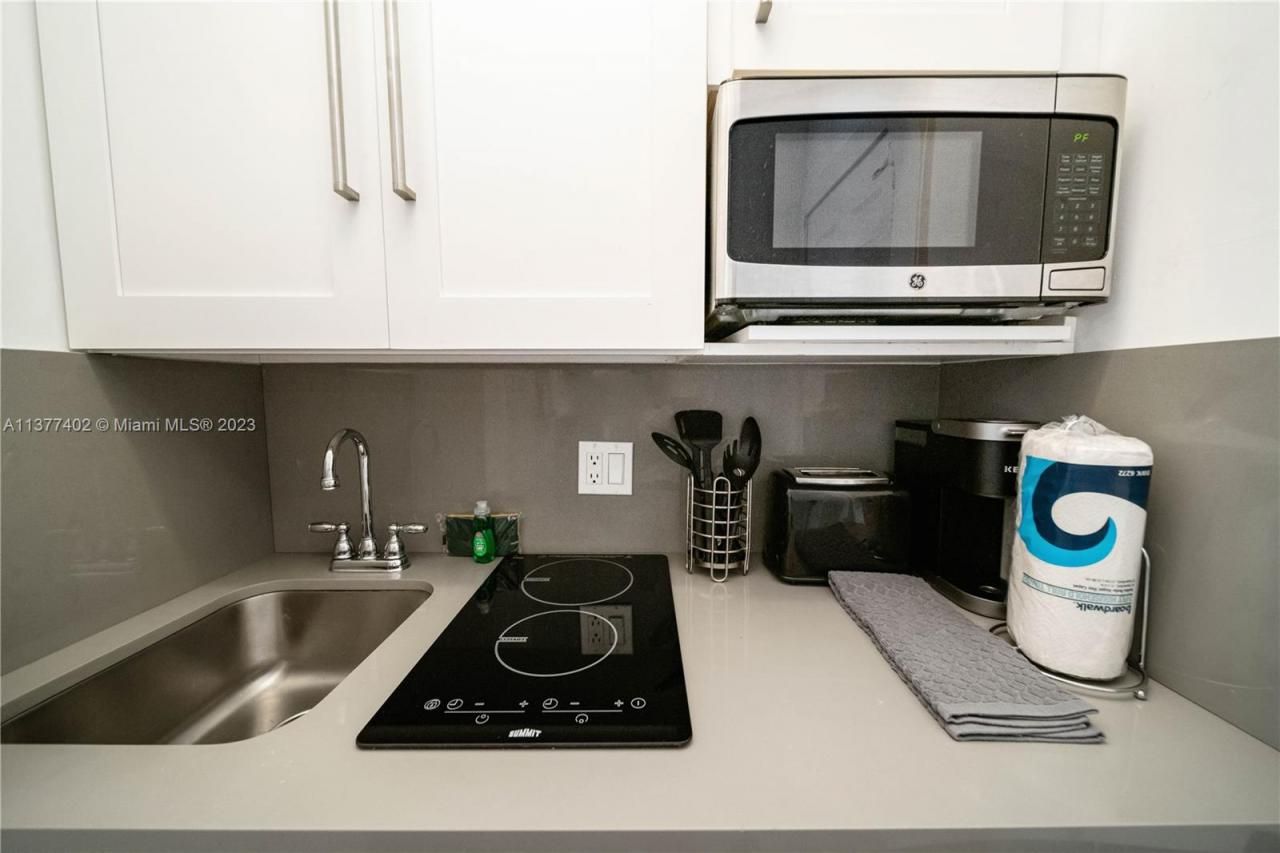 7300 Ocean Ter, Unit 110, Miami Beach, FL 33141 Photo