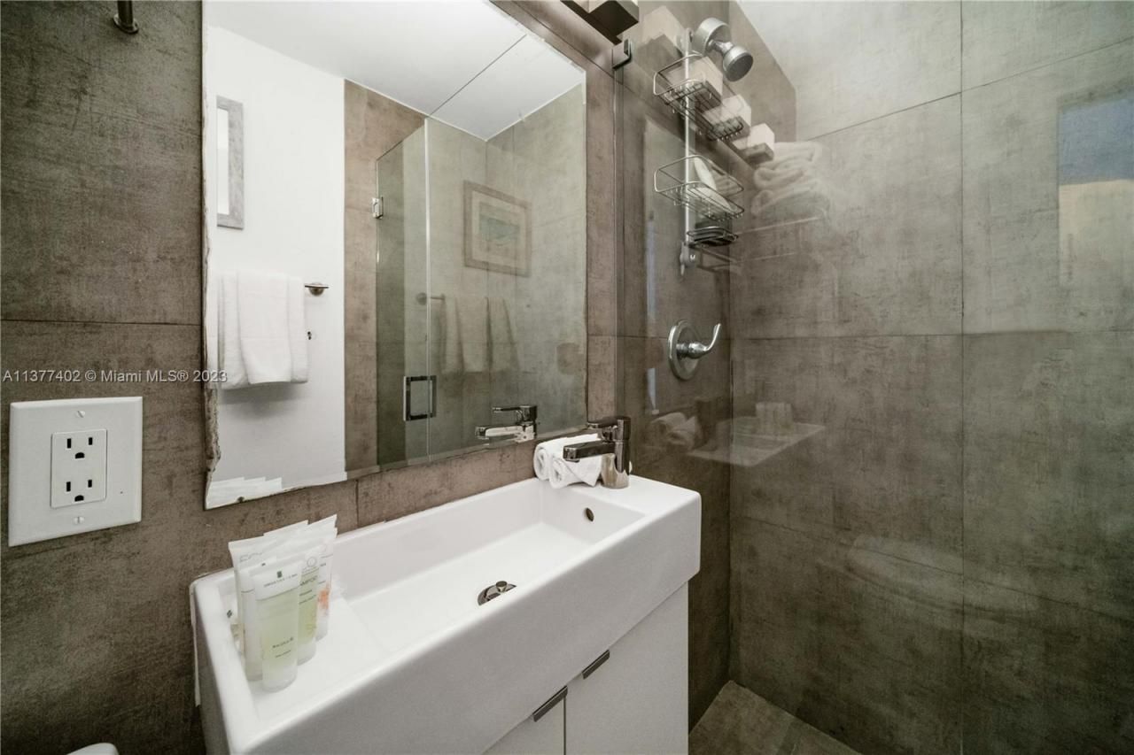 7300 Ocean Ter, Unit 110, Miami Beach, FL 33141 Photo