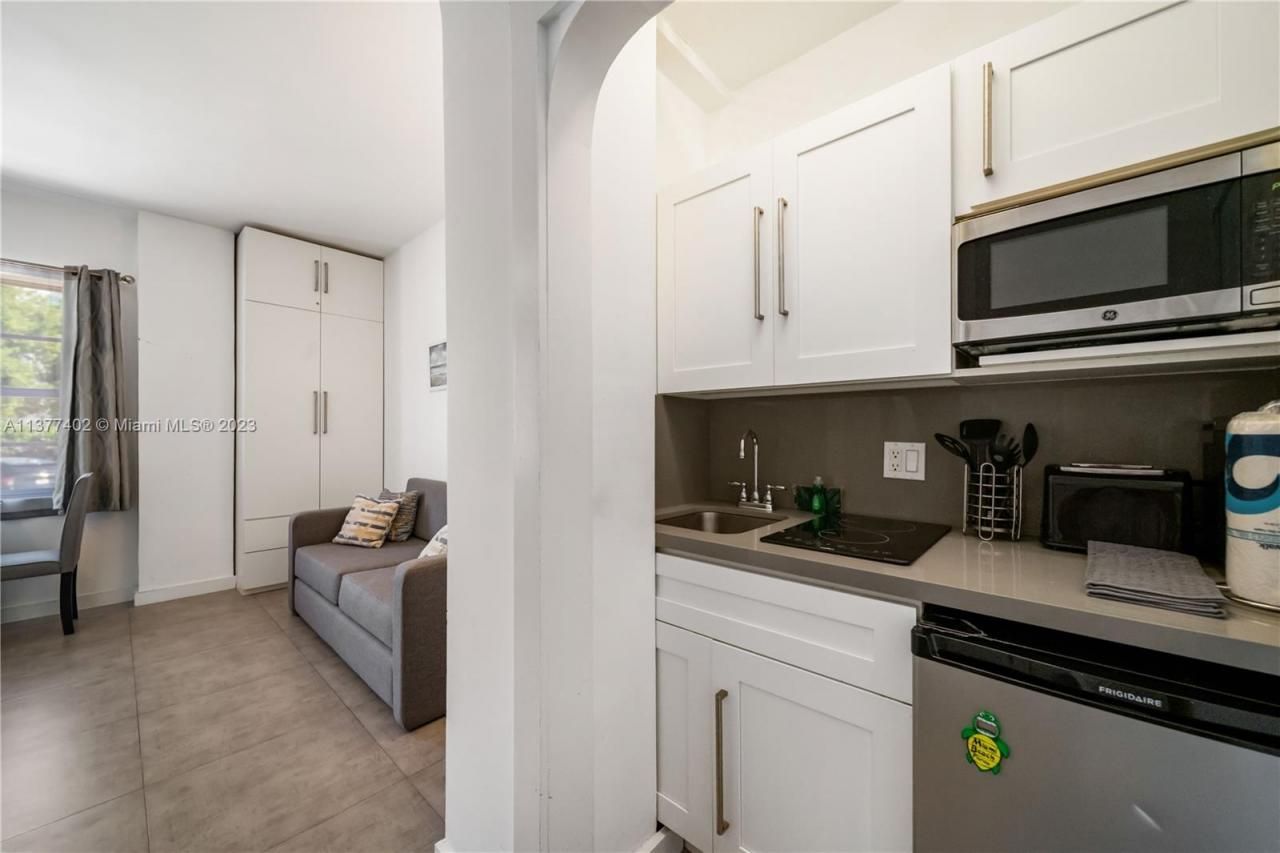 7300 Ocean Ter, Unit 110, Miami Beach, FL 33141 Photo