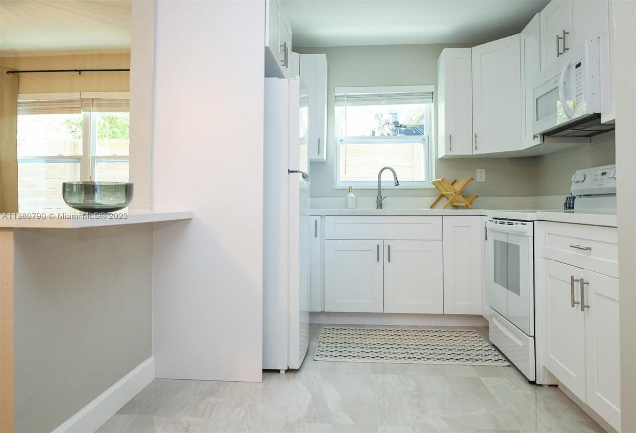 2761 SW 33rd Ave, Unit 2, Miami, FL 33133 Photo