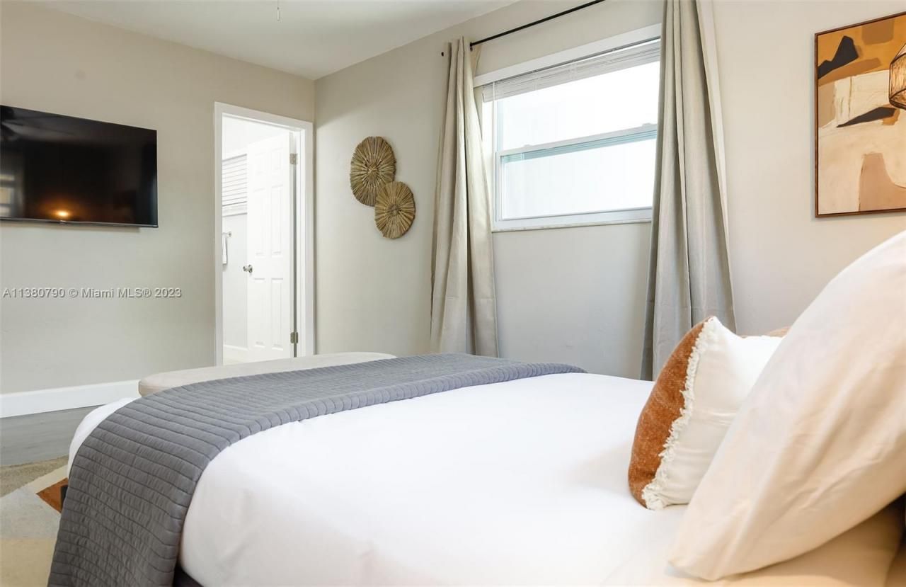 2761 SW 33rd Ave, Unit 2, Miami, FL 33133 Photo