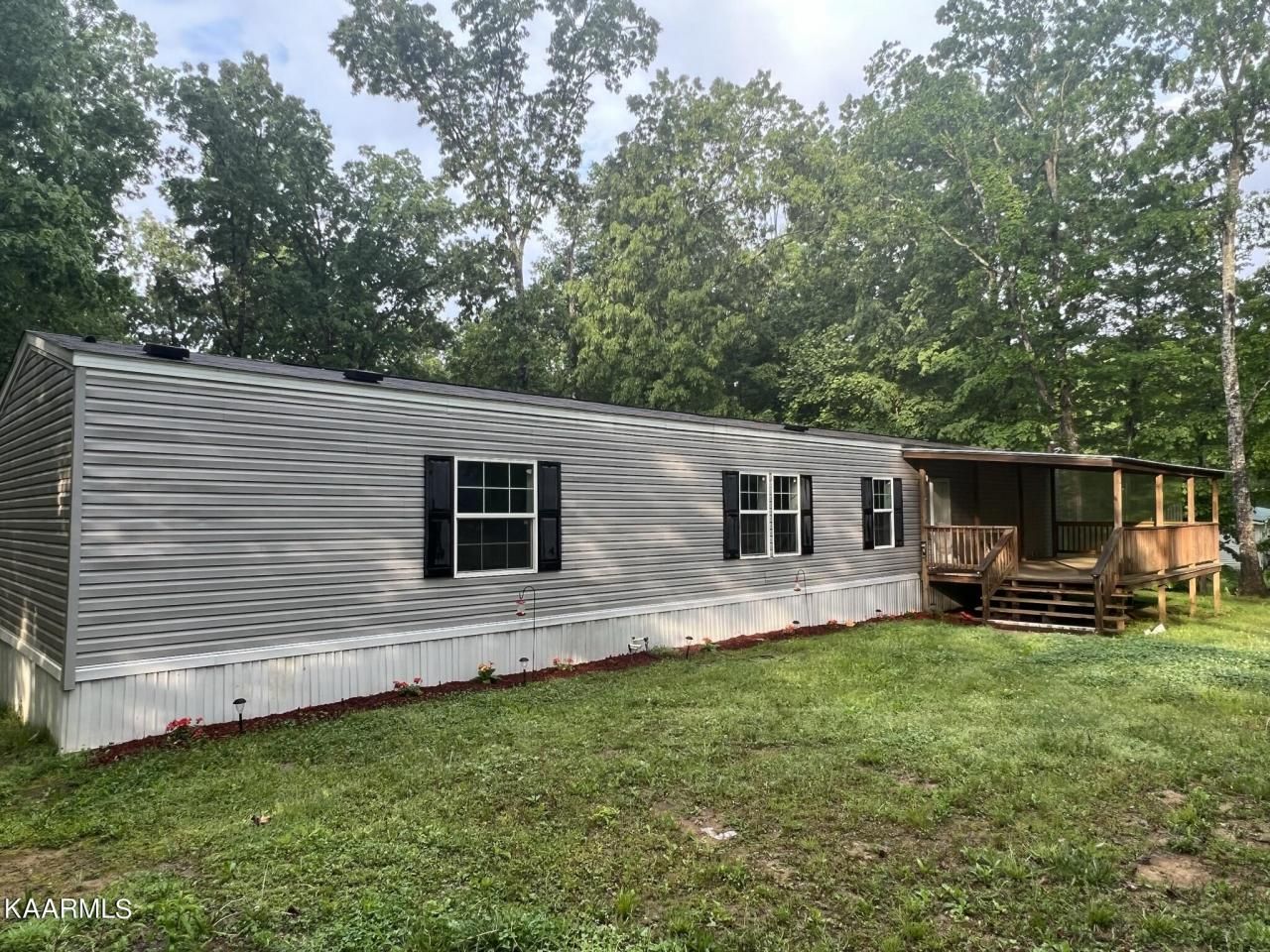 1049 Rodgers Rd, Crossville, TN 38572 Main Photo