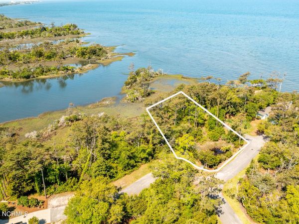3 West Court, Pine Knoll Shores, NC 28512