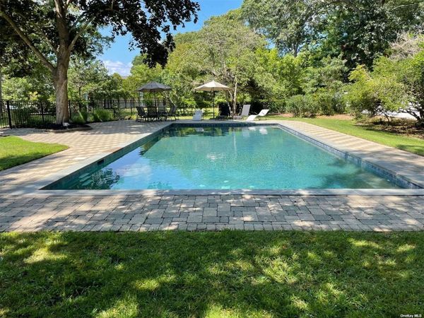 8 Coolidge Lane, East Quogue, NY 11942