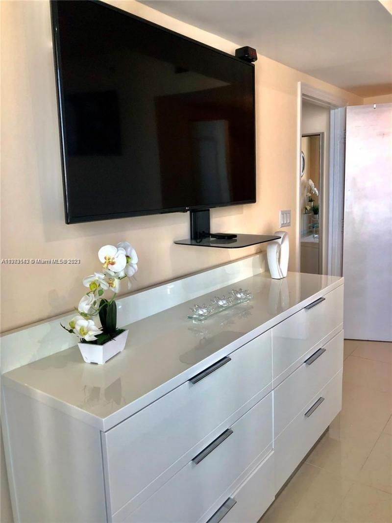 16699 Collins Ave, Unit 1705, Sunny Isles Beach, FL 33160 Photo