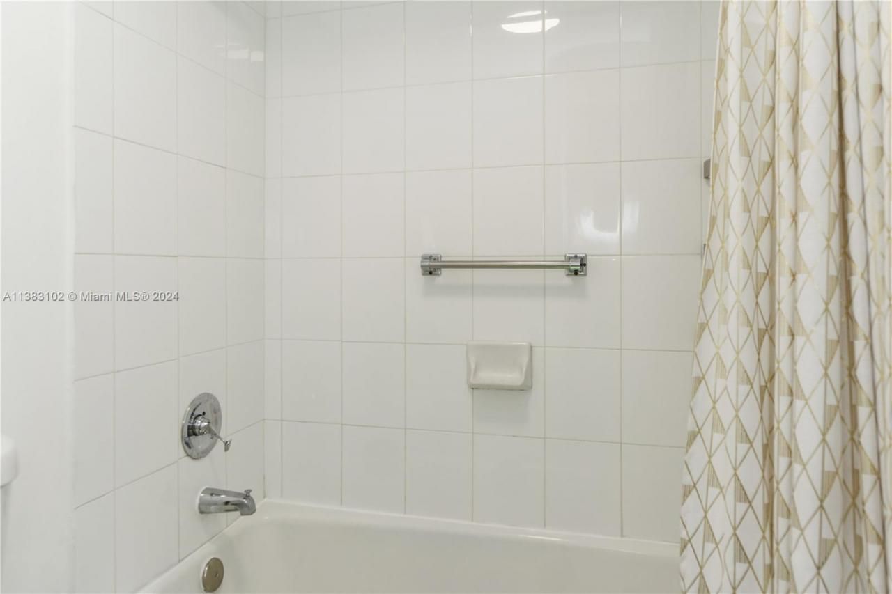 100 Lincoln Rd, Unit 306, Miami Beach, FL 33139 Photo