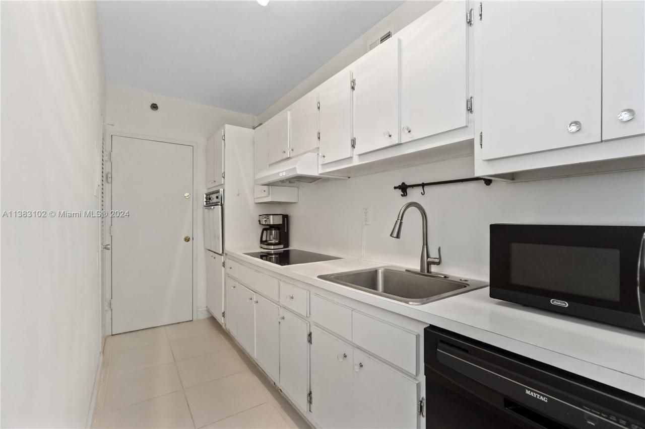 100 Lincoln Rd, Unit 306, Miami Beach, FL 33139 Photo