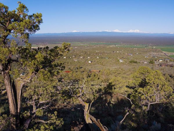 405 SW Meadowlark Lane, Powell Butte, OR 97753