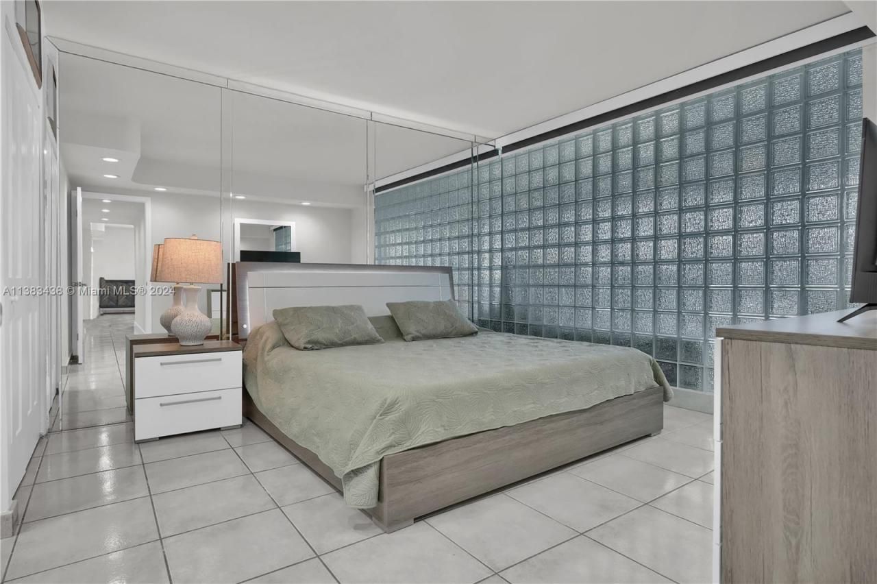 5401 Collins Ave, Unit 601, Miami Beach, FL 33140 Photo