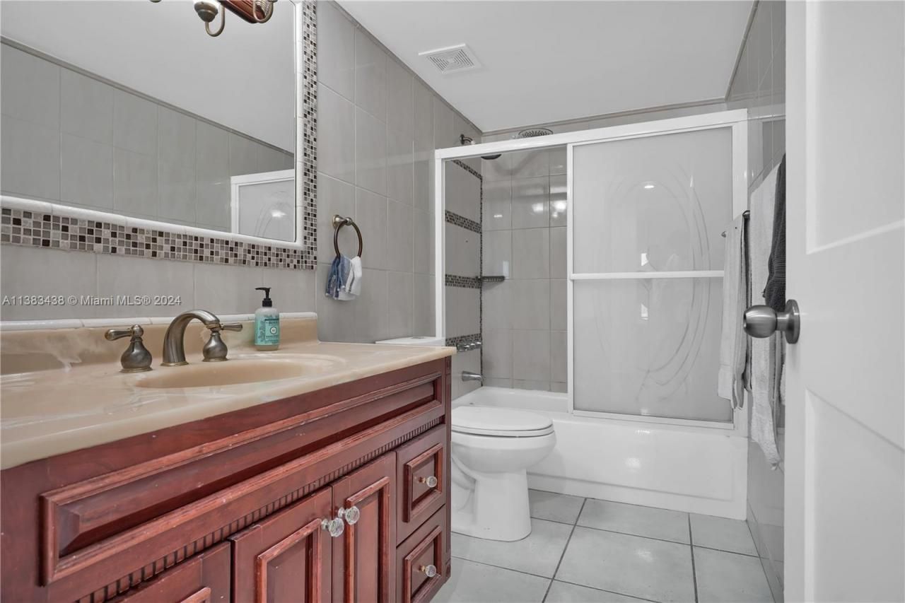 5401 Collins Ave, Unit 601, Miami Beach, FL 33140 Photo