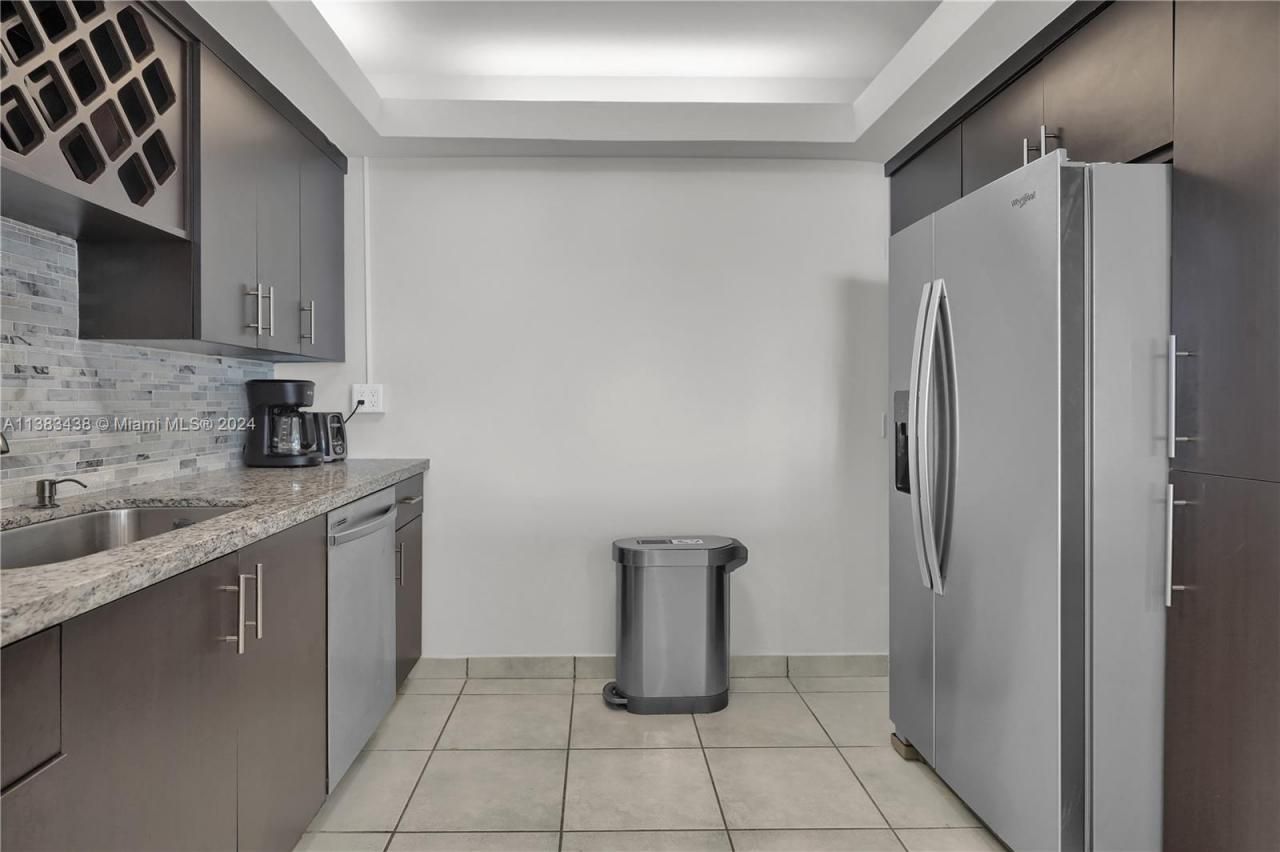 5401 Collins Ave, Unit 601, Miami Beach, FL 33140 Photo