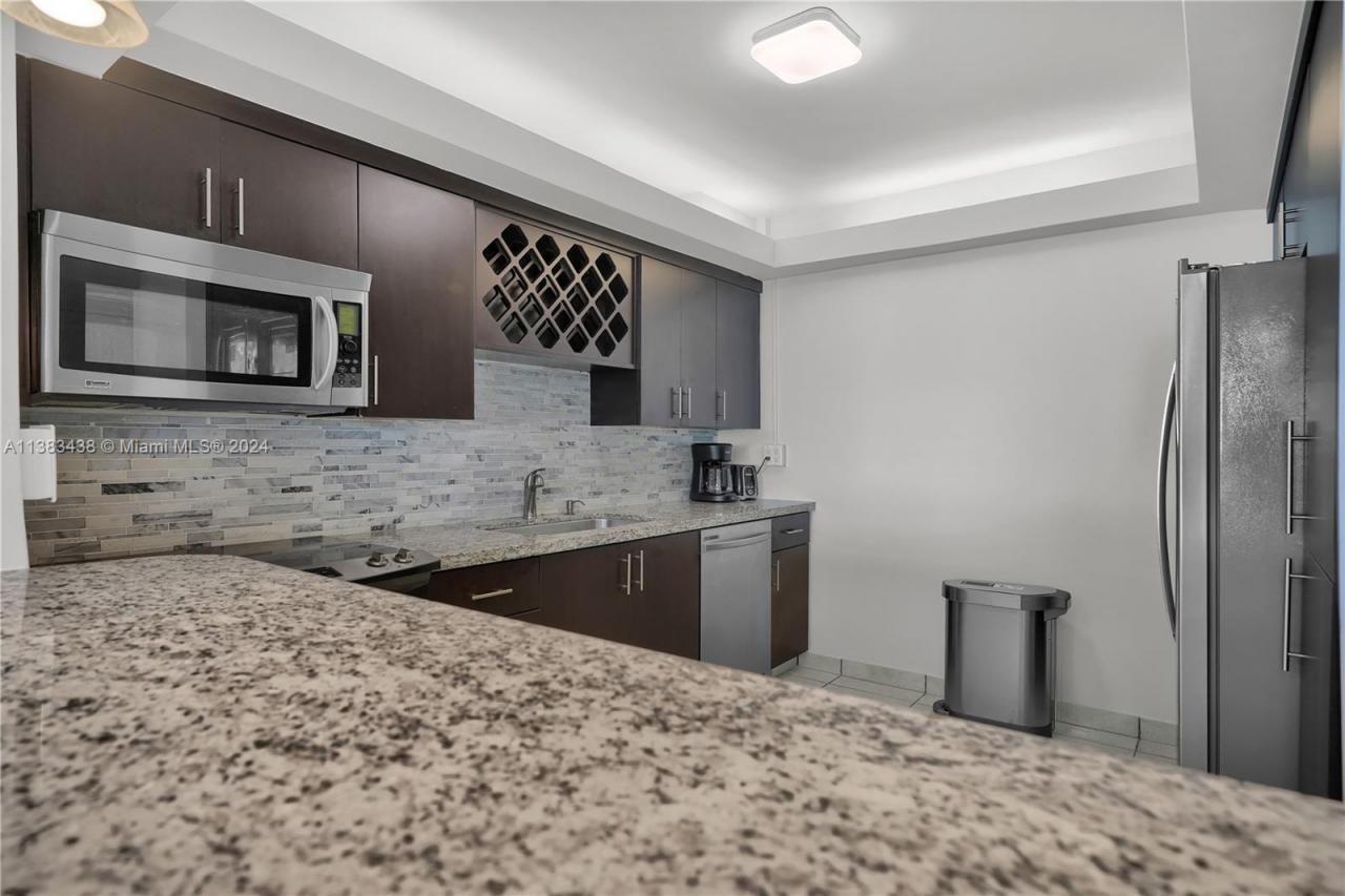 5401 Collins Ave, Unit 601, Miami Beach, FL 33140 Photo