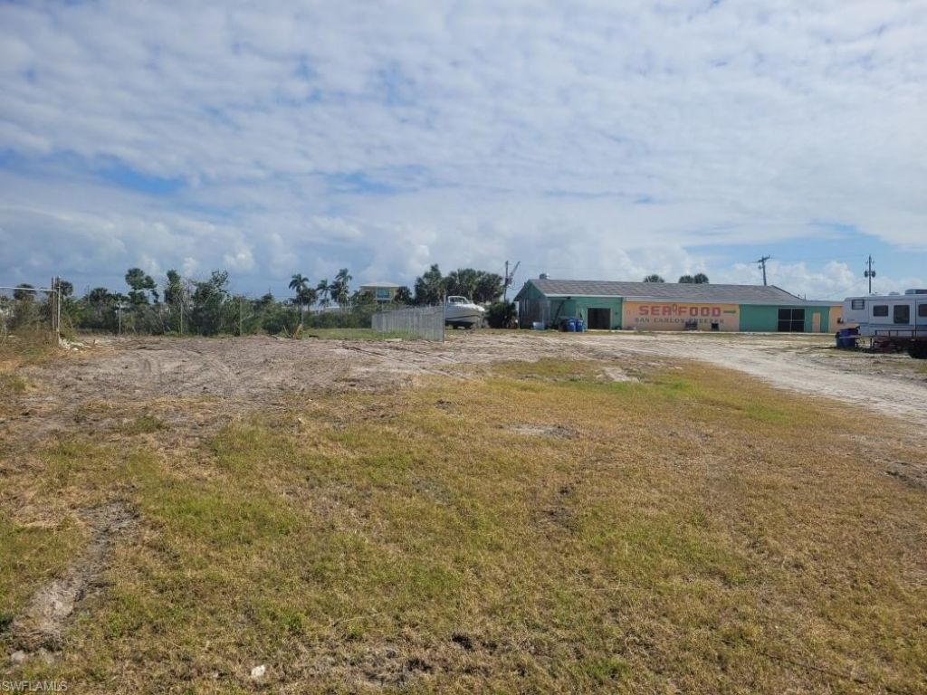 870 Buttonwood Dr, Fort Myers Beach, FL 33931 Photo