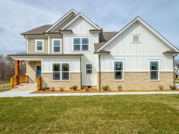 2435 Blue Mist Dr, Signal Mountain, TN 37377